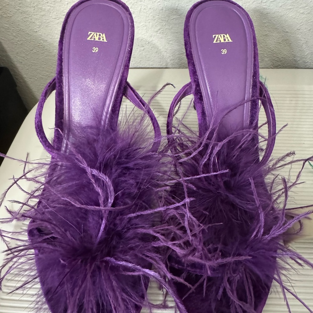 Zara Women's Vibrant Purple Feathered Heels
